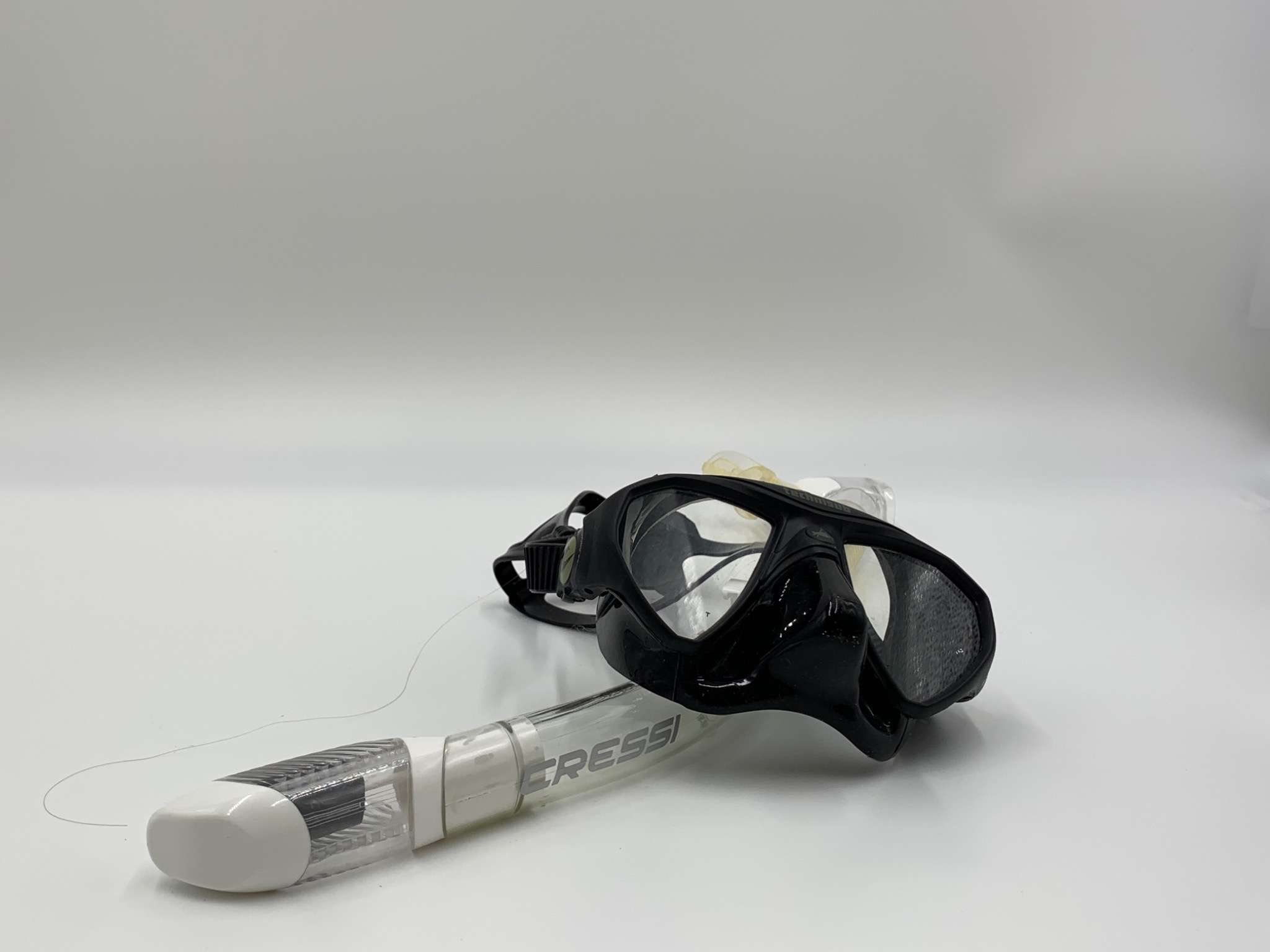 Black diving mask and clear snorkel